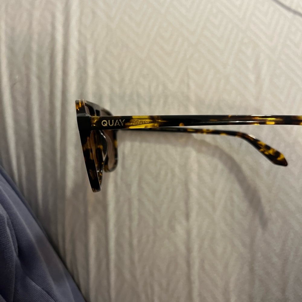 Tortoise Shell Aviator Sunglasses - image 4